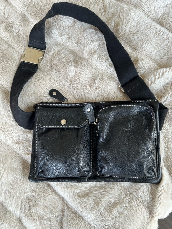 Roots Handbags - Roots 100% Leather Black Belt Bag